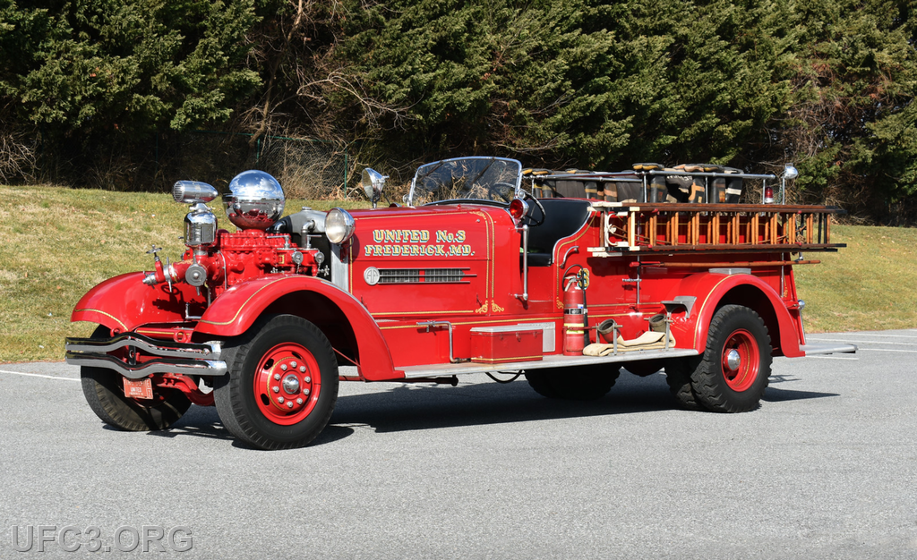 Engine 32 - 1939 Ahrens Fox